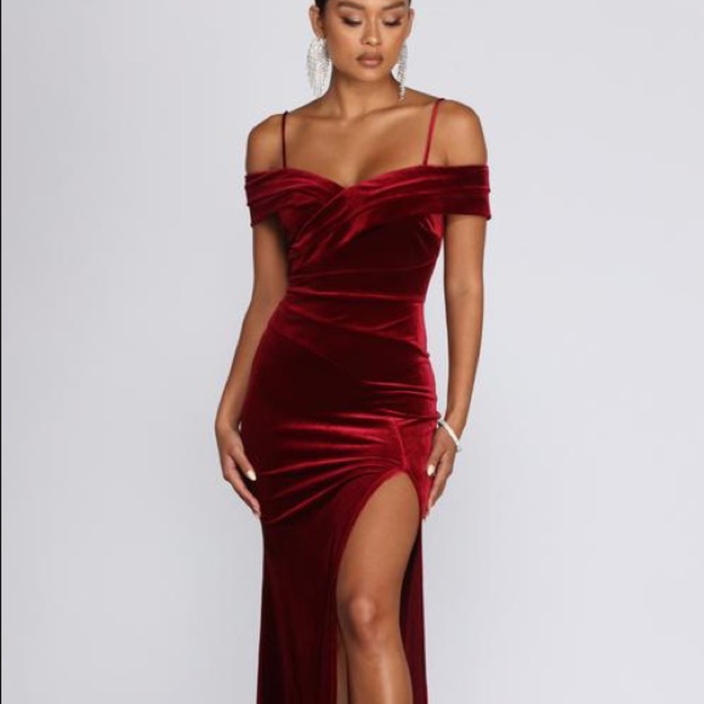 Windsor Red velvet maxi dress (M)